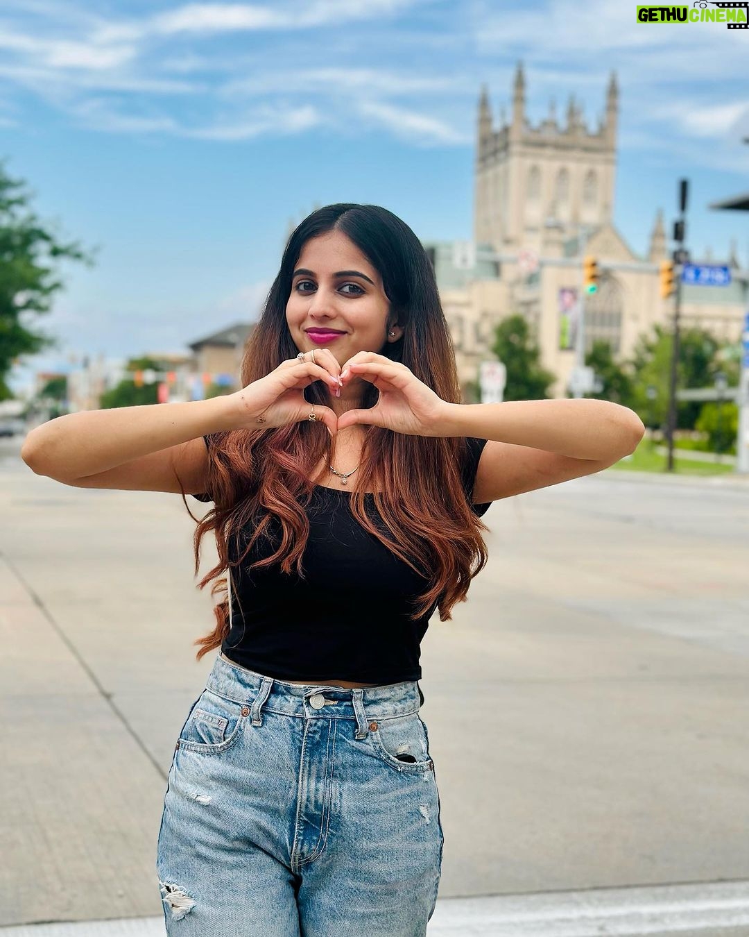 Niveditha Gowda Instagram - Good evening 🤍