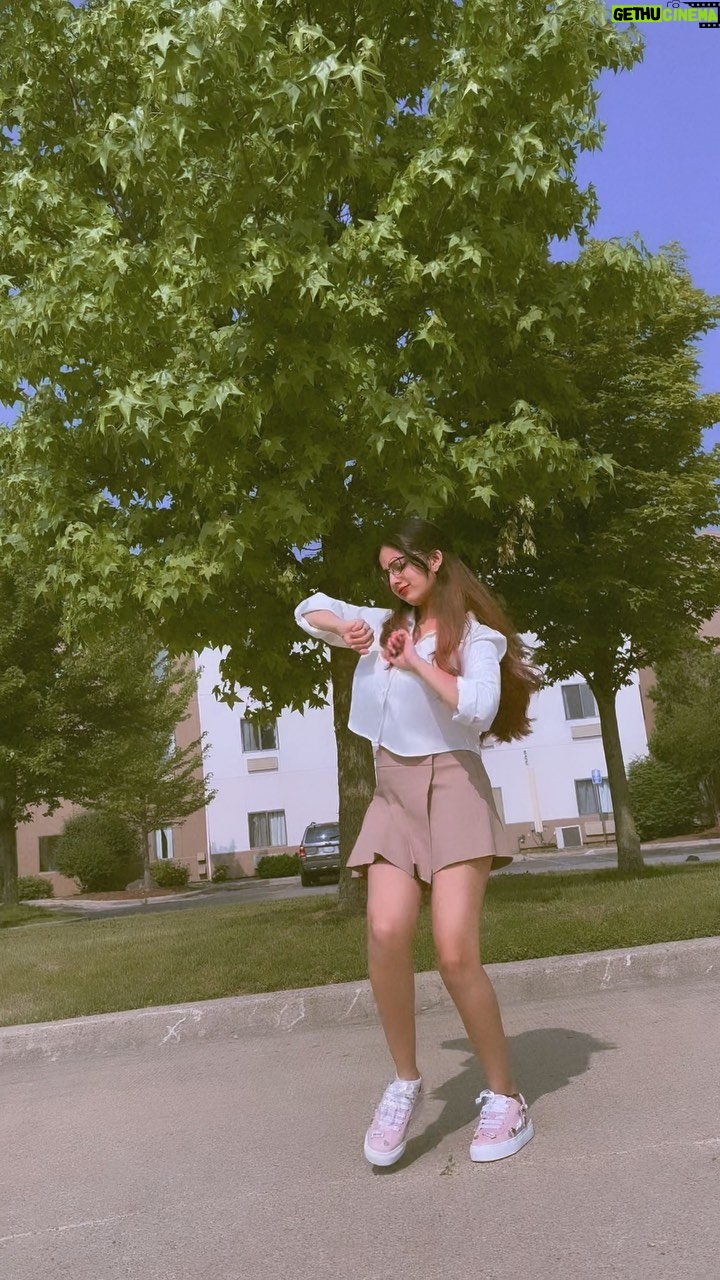 Niveditha Gowda Instagram - Good evening 🤍 📹 : @chandanshettyofficial #nivedithagowda #reelsinstagram #reelitfeelit #instagood #chandanshetty Detroit, Michigan