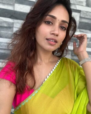 Nivetha Pethuraj Instagram - Happy Pongal & Happy Sankranthi 🤍