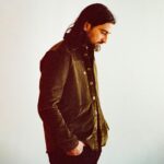 Noah Kahan Instagram - Being so far from home and still feeling like you’re with family is a very rare thing. To everyone on this EU/UK run that came to a show, screamed the lyrics, made me feel welcome, I just want to thank you so much. I am so totally lucky to be here at all. I will see you back in august 📸: @poonehghana