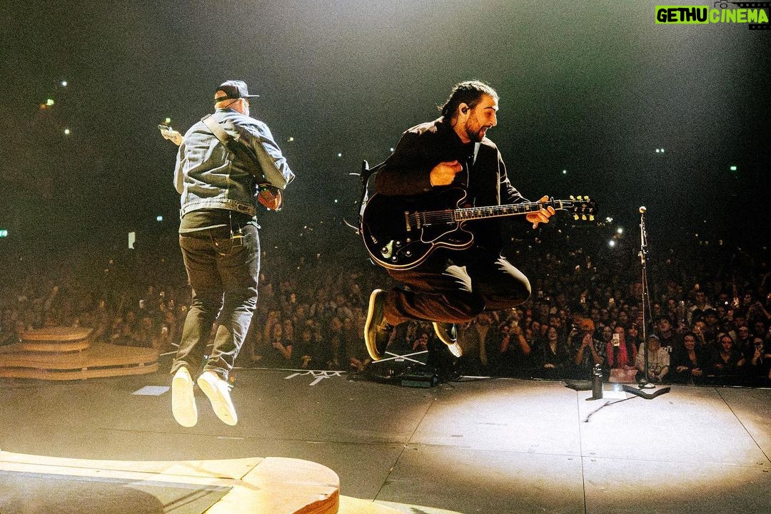 Noah Kahan Instagram - London, those two shows were special for so many reasons. Recently I’ve had to pinch myself everytime I step on stage. To Ben and James, without you I do not exist and I’ll be grateful till the day I die for the music you’ve given us all. Thank you for joining me, heroes 📸: @poonehghana London, United Kingdom