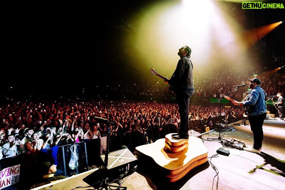 Noah Kahan Instagram - London, those two shows were special for so many reasons. Recently I’ve had to pinch myself everytime I step on stage. To Ben and James, without you I do not exist and I’ll be grateful till the day I die for the music you’ve given us all. Thank you for joining me, heroes 📸: @poonehghana London, United Kingdom