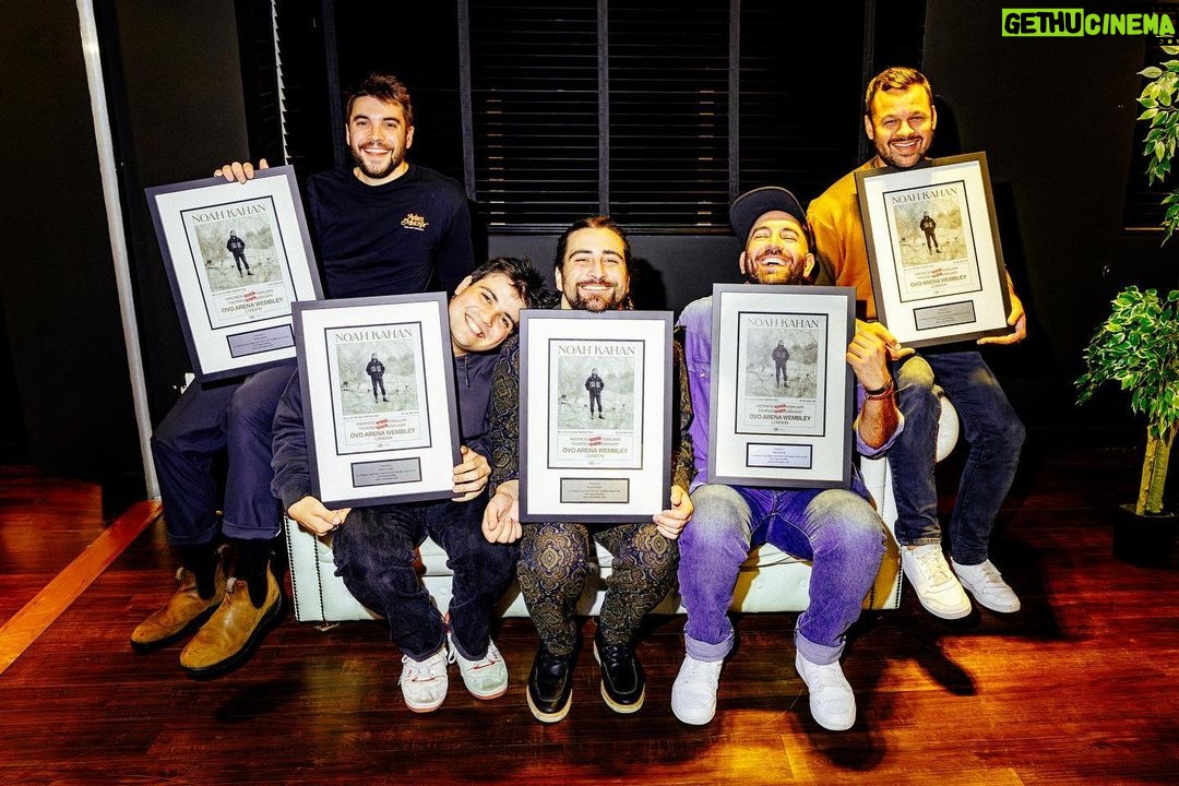 Noah Kahan Instagram - London, those two shows were special for so many reasons. Recently I’ve had to pinch myself everytime I step on stage. To Ben and James, without you I do not exist and I’ll be grateful till the day I die for the music you’ve given us all. Thank you for joining me, heroes 📸: @poonehghana London, United Kingdom