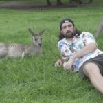 Noah Kahan Instagram – Down under in a funny Australian accent 

📸: @poonehghana