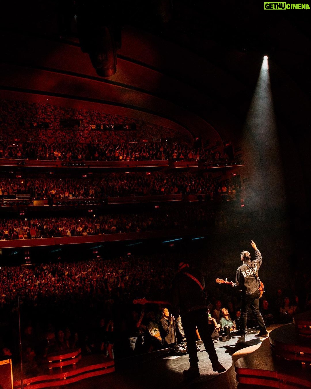 Noah Kahan Instagram - Radio City I nearly tore my ACL for you. Thank you for screaming every word last night. Will never forget our two nights at this historic venue Radio City Music Hall