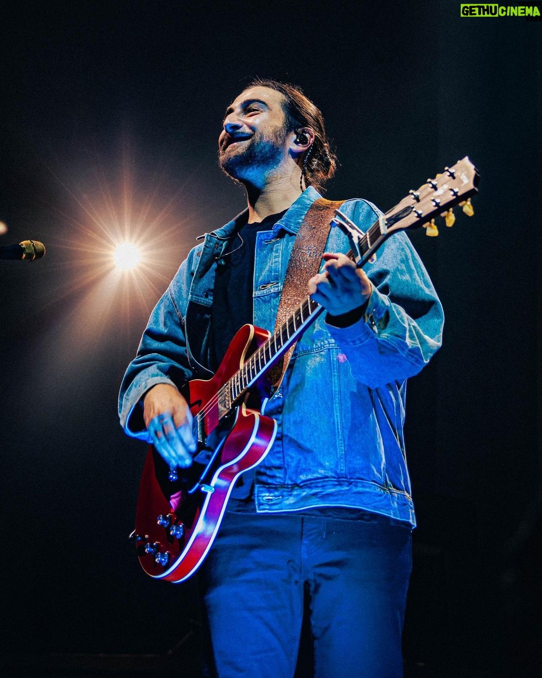 Noah Kahan Instagram - Radio City I nearly tore my ACL for you. Thank you for screaming every word last night. Will never forget our two nights at this historic venue Radio City Music Hall