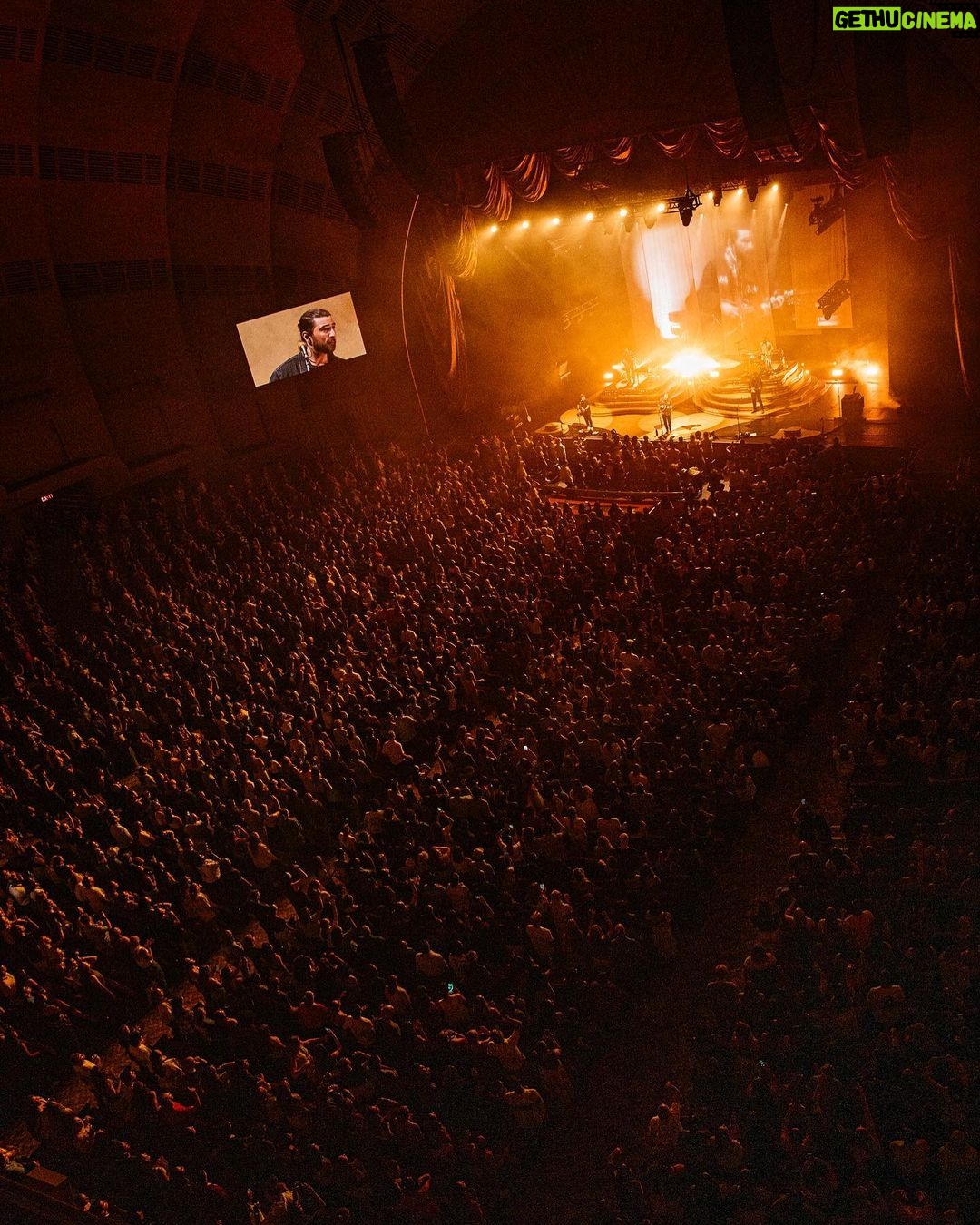 Noah Kahan Instagram - Radio City I nearly tore my ACL for you. Thank you for screaming every word last night. Will never forget our two nights at this historic venue Radio City Music Hall