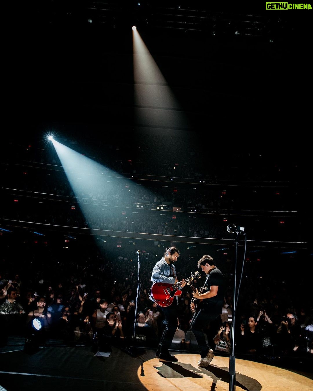 Noah Kahan Instagram - Radio City I nearly tore my ACL for you. Thank you for screaming every word last night. Will never forget our two nights at this historic venue Radio City Music Hall
