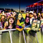 Noah Kahan Instagram - innings fest, you were a “home run” lol I’m so fucking alone 📸: @poonehghana Tempe, Arizona