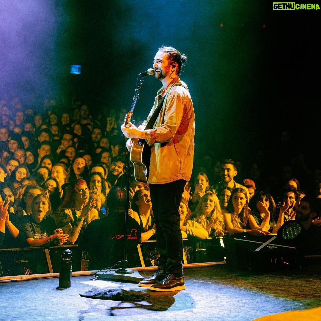 Noah Kahan Instagram - put your make up on, fix your hair up pretty, and come watch me headline the night before BRUCE !! What an honor @seahearnow