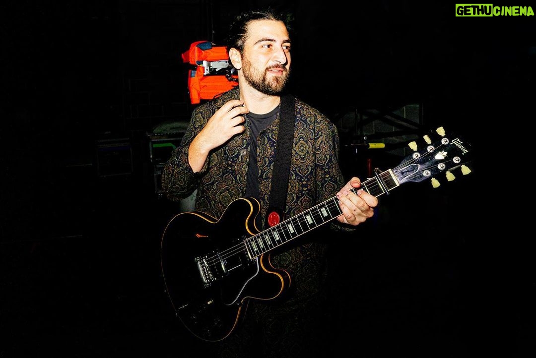 Noah Kahan Instagram - London, those two shows were special for so many reasons. Recently I’ve had to pinch myself everytime I step on stage. To Ben and James, without you I do not exist and I’ll be grateful till the day I die for the music you’ve given us all. Thank you for joining me, heroes 📸: @poonehghana London, United Kingdom