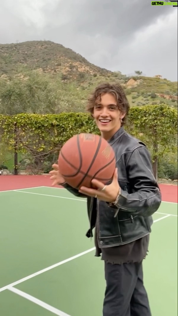 Noah Urrea Instagram - What a year 🥂✨ #2021Recap