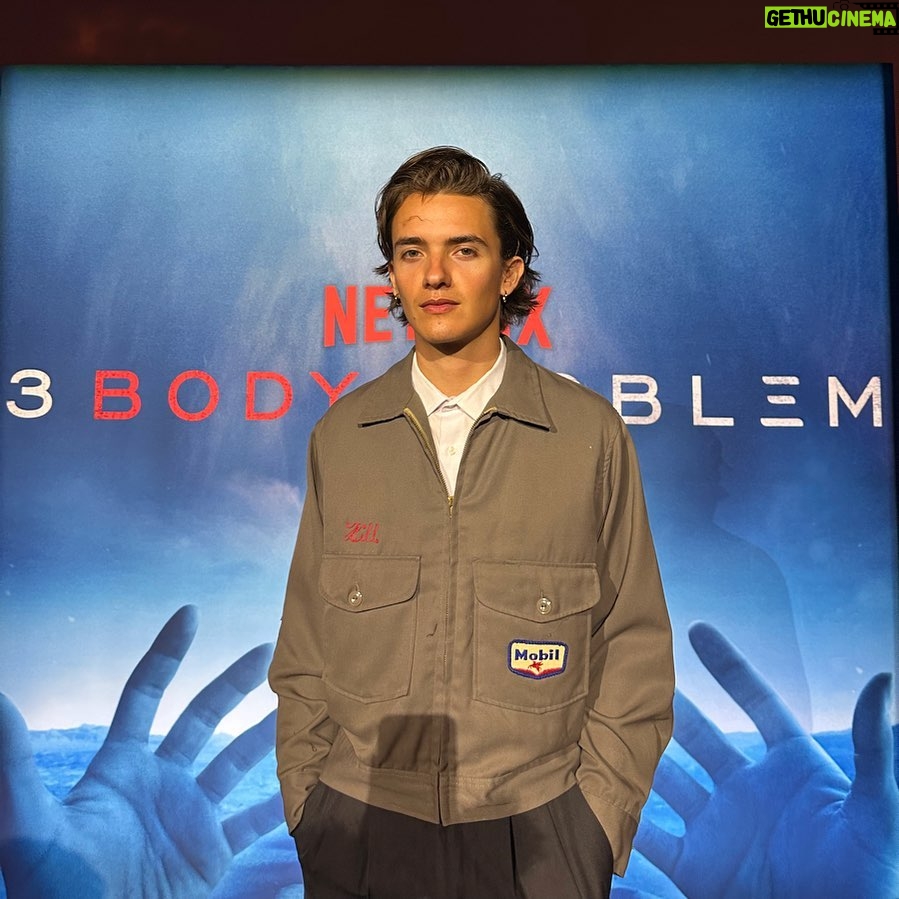 Noah Urrea Instagram - thanks for having me @netflix #3bodyproblem