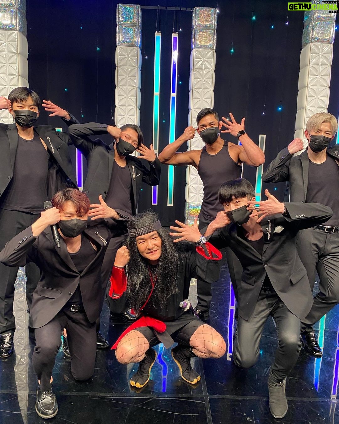 Nobuyuki Hayakawa Instagram - とうとうお会いすることが出来た! あのスーパーK-POPアイドルの トロフィードルフィンに! 夢のようだ! #イz力