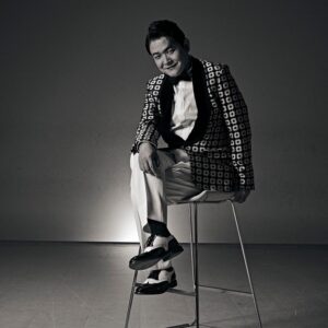 Nobuyuki Hayakawa Instagram - 限界までかっこよく写真撮ってみようってやったのに。。
#主人公を執拗に邪魔する金持ち長男
#アジア芸能界のセクハラパワハラ全ての祖
#ニセ化粧品ヒットメーカー
#ダサ歌唄い
#花月うどんのドレスコードタイプ