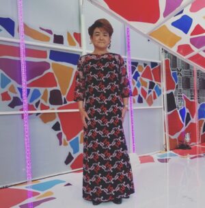 Nobuyuki Hayakawa Instagram - 昔は怖いひとと付き合ってて今は質のいいスナックをしているママ。
#夕方美容室でブロー