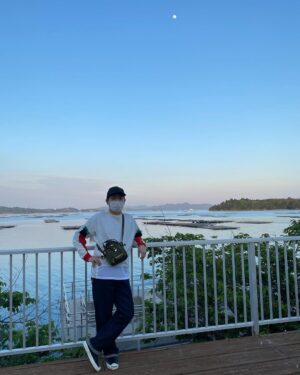 Nobuyuki Hayakawa Instagram - 瀬戸内海はいいよなぁ。
ひな壇団てもう5年はひな壇使ってないよなぁ
ヘキサゴンも六角形関係なくなってたからいいか。