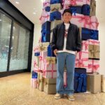 Nobuyuki Hayakawa Instagram - 「30年間の歌達を1年目の丁寧さでやるんかえ！！」 Mr.Childrenのライブツアー。 小さな会場で４人がシンプルに演奏してたからつい。 #映えない #その日の名古屋でそこだけ立ったらダメよ