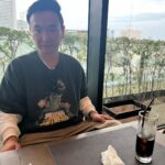 Nobuyuki Hayakawa Instagram - 山内と劇場の合間に古着屋回りました。 帰りにタクシー乗ったら運転手さんが「どちらまで」と振り返ってたら目黒蓮君を彷彿とさせる男前で夜の街を制したかのような茶髪混じりロングヘアーの若者で、目はキリッと口元ははにかんでました。 トリリオンゲームに巻き込まれたのかと思いました。 #まだ巻き込まれてるのかも知れない
