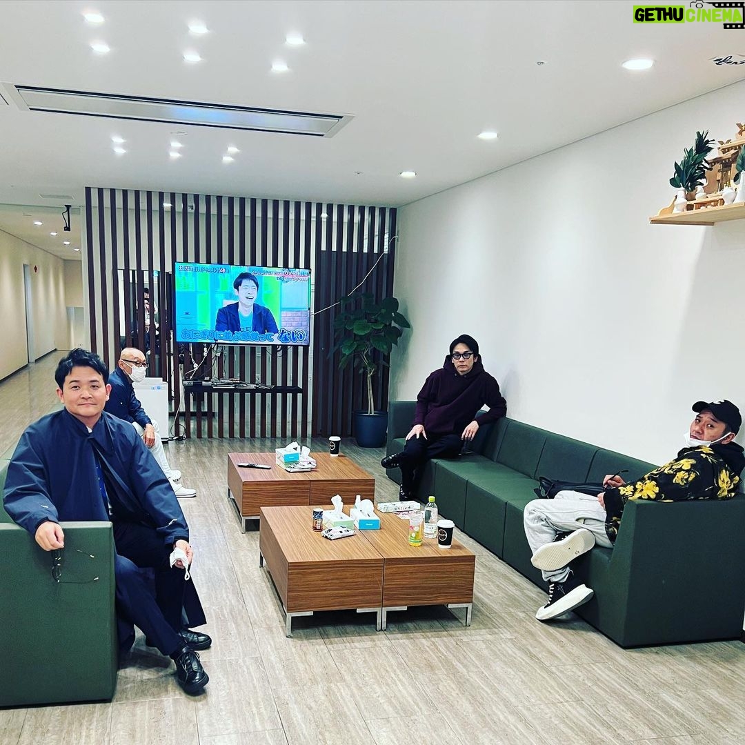 Nobuyuki Hayakawa Instagram - 今日はなんばグランド花月お越し頂きありがとうございました!かまいたちと一緒でした! 昨日も収録でこの4人だったなあ! #いつメン