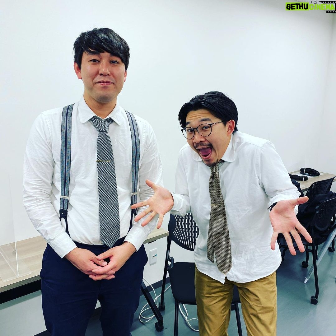 Nobuyuki Hayakawa Instagram - 今年の最後の仕事でオズワルドに会いました。 M-1のネタめちゃくちゃ面白かったので嬉しかったです。 YouTubeとかではなくテレビでめちゃくちゃ売れたいんですって! 虫以外何でもするそうです! 相席食堂のロケも面白かったです! 関係者の方お願いします!