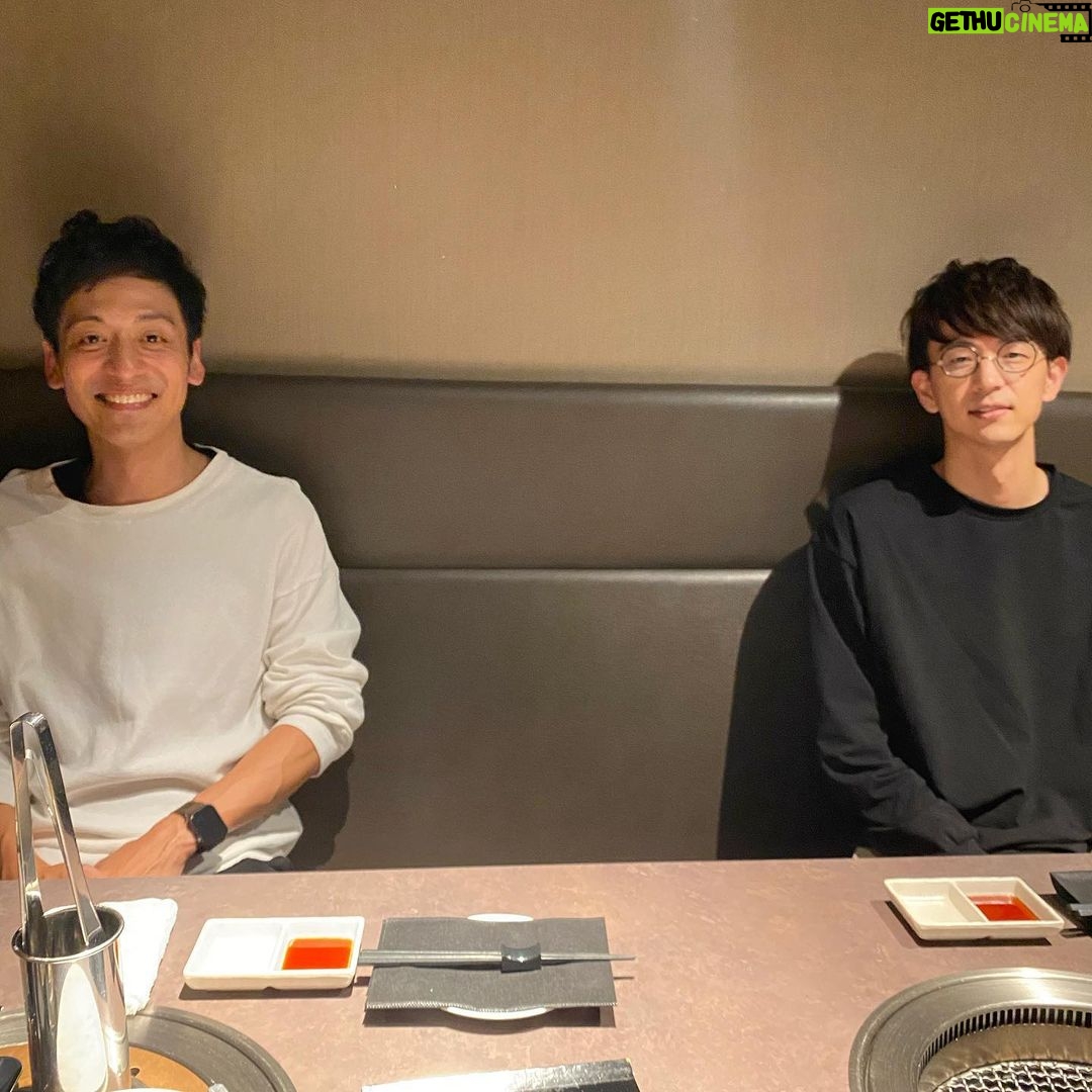 Nobuyuki Hayakawa Instagram - 鼻がデカいタイプの後輩が 焼肉に付き合ってくれました。 #とろサーモン村田 #コマンダンテ石井