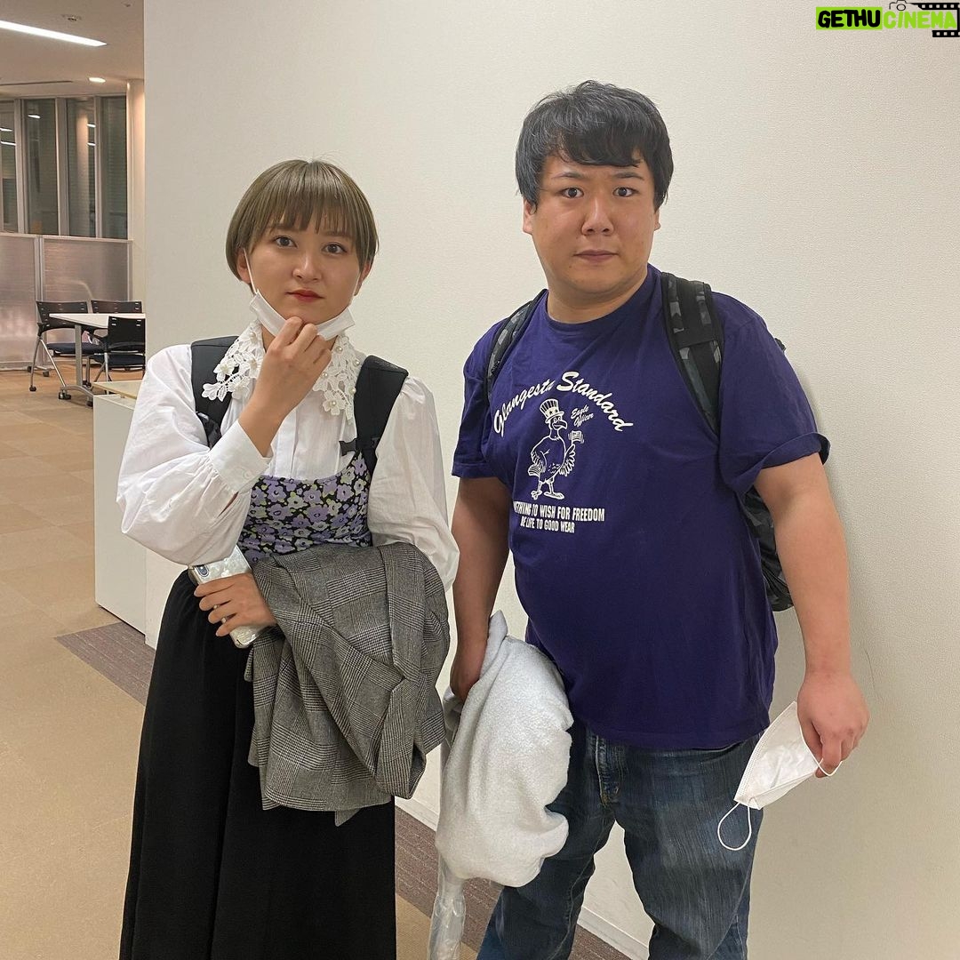 Nobuyuki Hayakawa Instagram - ラランド。 嫌なTシャツのサイズ。 食えるだけ食って寝れるだけ寝てる。 #にしだ #サーヤ #ラランド