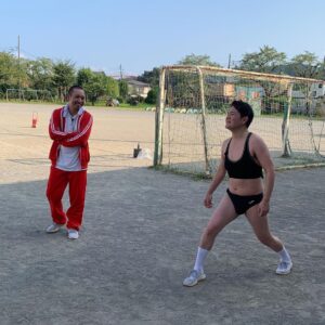 Nobuyuki Hayakawa Instagram - 22時25分からテレビ千鳥です！
丸い石を見つけたいんじゃです。
テレビ朝日です。
観てね。写真は前のスポーツ企画です。
#嫌な体型
#だらしない
#ブニブニ
#スポブラ
#フワちゃんの敵の弱いやつ
#テレビ千鳥