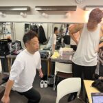 Nobuyuki Hayakawa Instagram – ルミネ楽屋ジム。
ユースケの片足ランジ中。トレーナーHGさん。
#鏡にもう1人映ってるね
#頭の上を波動砲がギリで通り過ぎた男
#さいとうさんだぞ