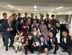 Nobuyuki Hayakawa Instagram - 山崎育三郎くんの武道館コンサートに出させてもらいましたー！
tomorrow never knowsを歌わせて頂きました。下手だったそうです。
10000人キャパのオンチは足が震えて、声も細かったです。
いっくんありがとうー！
#山崎育三郎
#ThisisIKU