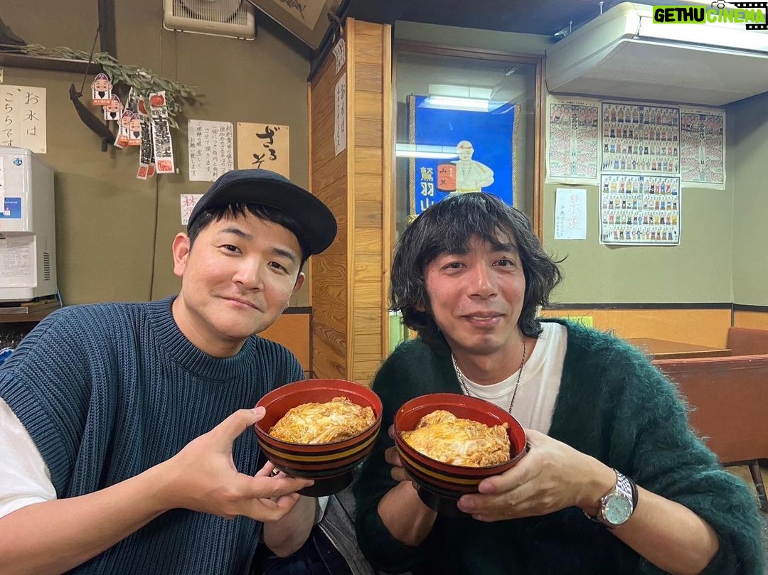 Nobuyuki Hayakawa Instagram - 藪そばのかつ丼。 福岡住みたい。 #銀杏BOYZみたいな後輩 #グッドウォーキング上田