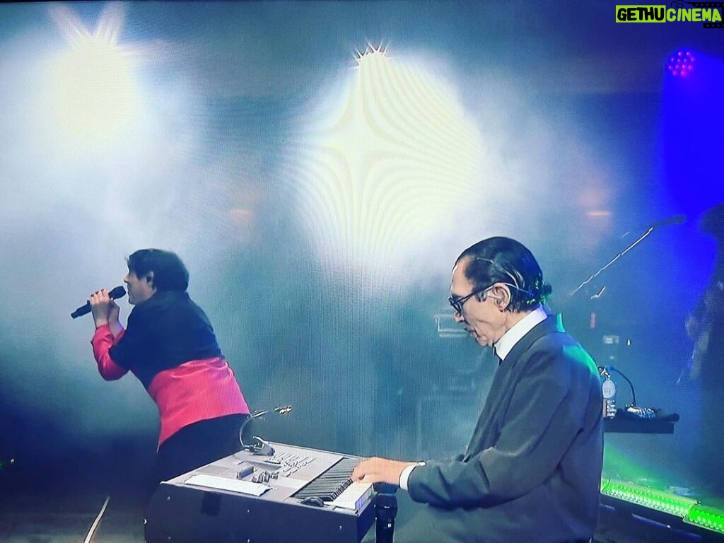 Noel Fielding Instagram - @sparks_official killing it at Glasto ! what a band x x x