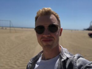 Noel Fisher Instagram - Fresh haircut fitted with a fat ass fade. 

Name that song!