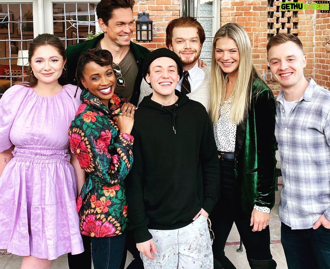 Noel Fisher - 222.6K Likes - Happy holidays from the fam! #Shameless