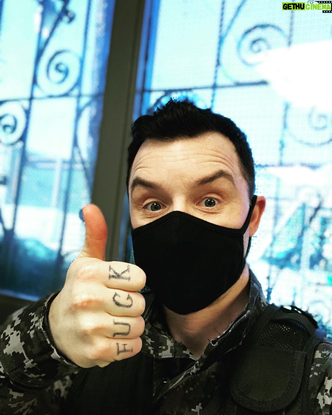 Noel Fisher - 100.4K Likes - Happy hump day everyone!
#Shameless