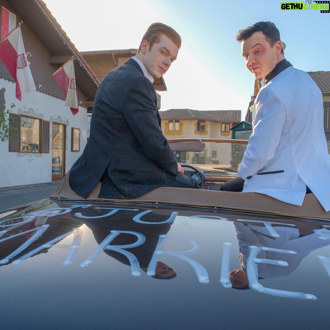 Noel Fisher - 128.7K Likes - Hope you are all ready for tonight's #HallOfShame episode of #Shameless.
Join #mickeyandian as they walk you through their incredibly smooth, problem-free, definitely not violent history along with some brand new scenes just for you!