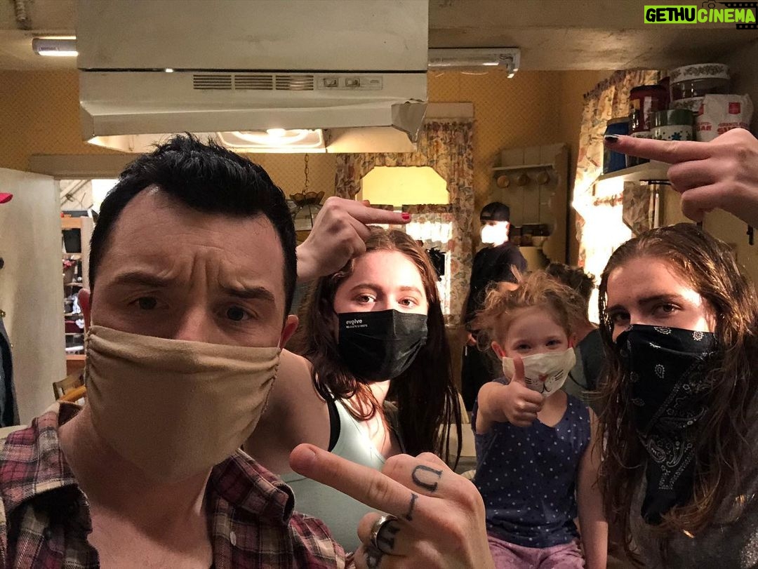 Noel Fisher - 89K Likes - She's a good influence on us.
#Shameless #wearamask