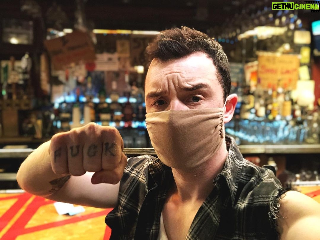 Noel Fisher - 167.8K Likes - Guess who's back?
#Shameless #Mickey #wearamask