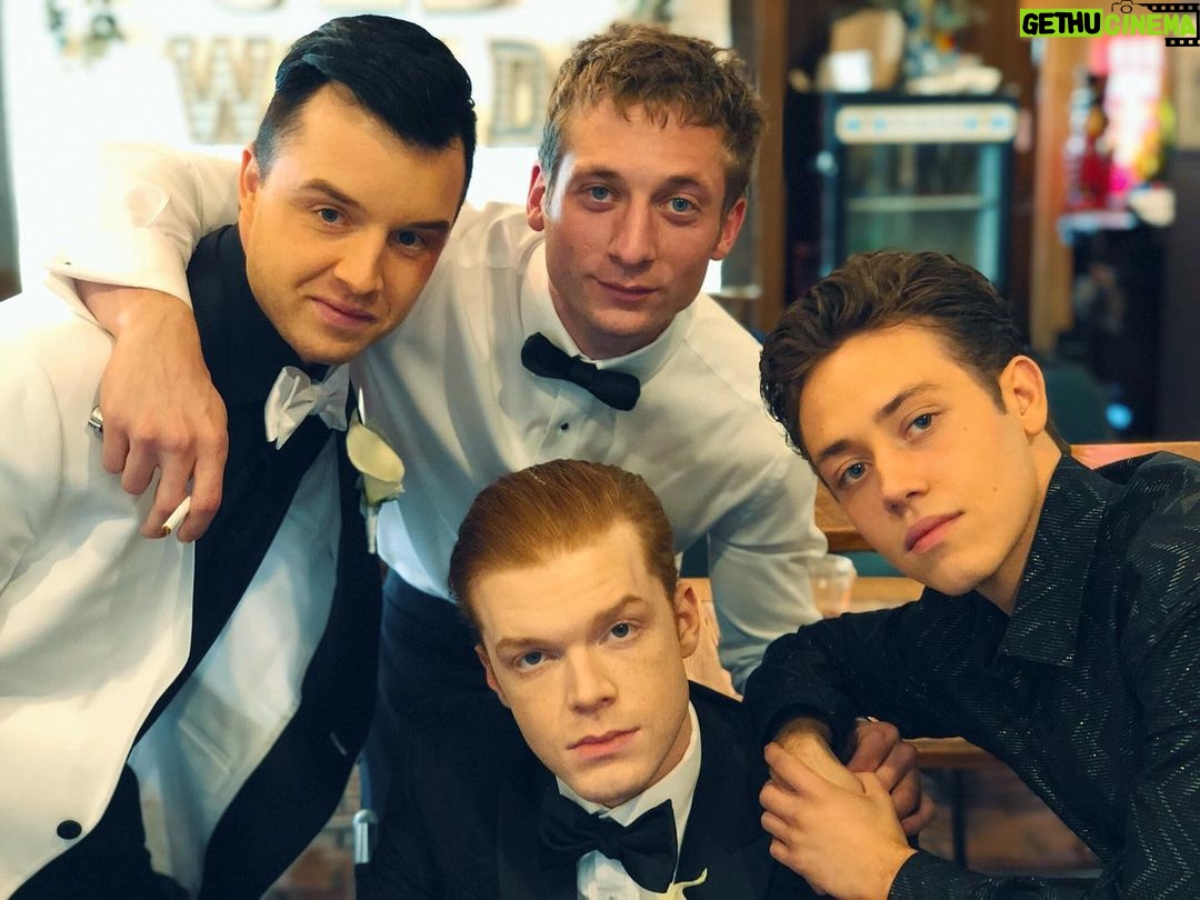 Noel Fisher - 152.5K Likes - Chilling with the #weddingparty.
What was your favorite part of the episode?
#Shameless #bts