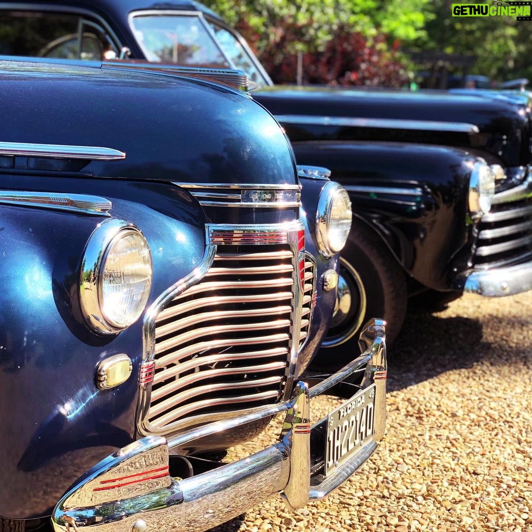 Noel Fisher Instagram - Behind the scenes with these beautiful old cars on #Capone. Also, my cross trainers really add a nice finishing touch to the 1940s vibe. 🔥🔥🔥