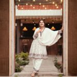Noorin Shereef Instagram - 🍁🥀✨ . . . Photoshoot by : @ilum.xyz Location : @lanterngrove_tvm . . #noorinshereef #noorin #instagood #browns #photo