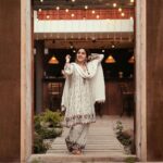 Noorin Shereef Instagram - 🍁🥀✨ . . . Photoshoot by : @ilum.xyz Location : @lanterngrove_tvm . . #noorinshereef #noorin #instagood #browns #photo
