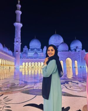 Noorin Shereef Instagram - Emotions speak louder than words.🕌
@szgmc_ae #sheikzayedmosque