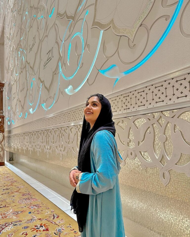 Noorin Shereef Instagram - Emotions speak louder than words.🕌 @szgmc_ae #sheikzayedmosque