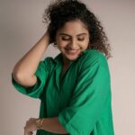 Noorin Shereef Instagram - An optimist is a person who sees a green light everywhere. Have a happy Sunday everyone💚 Photo : @alfas_azees_ Outfit : styelaa Watch : @casio.india Location : #parakkat weddings
