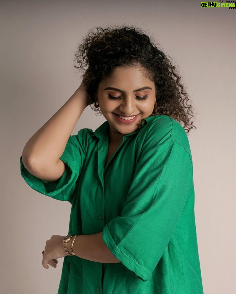 Noorin Shereef Instagram - An optimist is a person who sees a green light everywhere. Have a happy Sunday everyone💚 Photo : @alfas_azees_ Outfit : styelaa Watch : @casio.india Location : #parakkat weddings