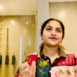 Noorin Shereef Instagram - Getting ready grooving to the trending song ! ✨💄👗💅🏻👩🏻‍🦱 😇 A special Keynote : For everything to turn out so good, always stay hydrated. 😬🤓 Dubai, United Arab Emirates