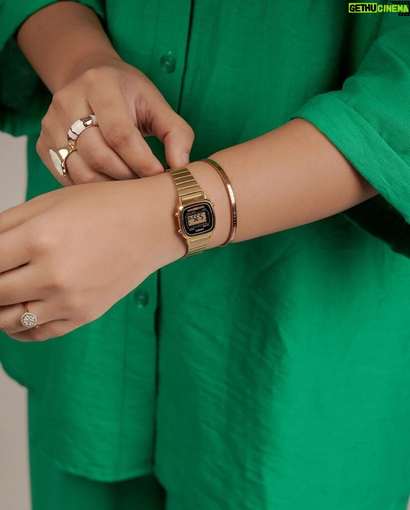 Noorin Shereef Instagram - An optimist is a person who sees a green light everywhere. Have a happy Sunday everyone💚 Photo : @alfas_azees_ Outfit : styelaa Watch : @casio.india Location : #parakkat weddings
