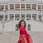 Noorin Shereef Instagram - Dussehra vibes♥️✨ 📸 @fahim_safar #dussehra2023 Taj Falaknuma Palace, Hyderabad