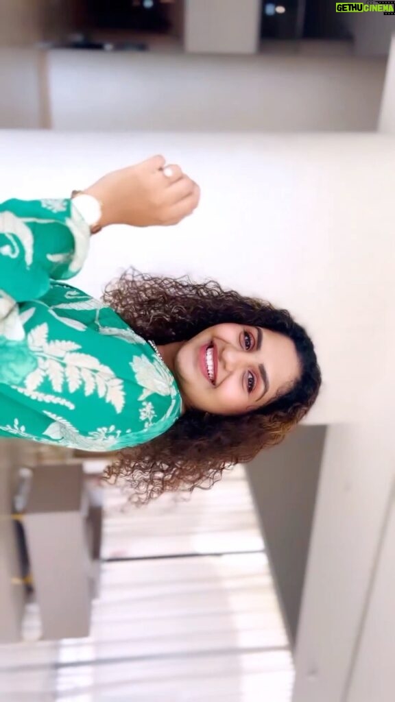 Noorin Shereef Instagram - ✨💚 Wearing @silkycalicut Styled by @ashna_aash_